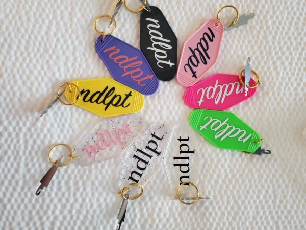 A group of different colored keys with the word " nplpt ".